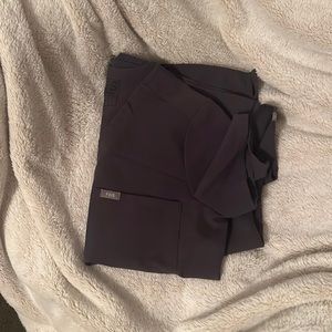 Charcoal figs scrub top